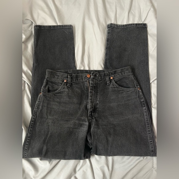 Wrangler Women’s Cowboy Cut Straight Leg Jeans - Picture 3 of 3